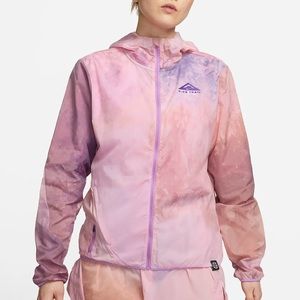 Nike Repel Woman’s Trail Running Jacket NWT Size Medium